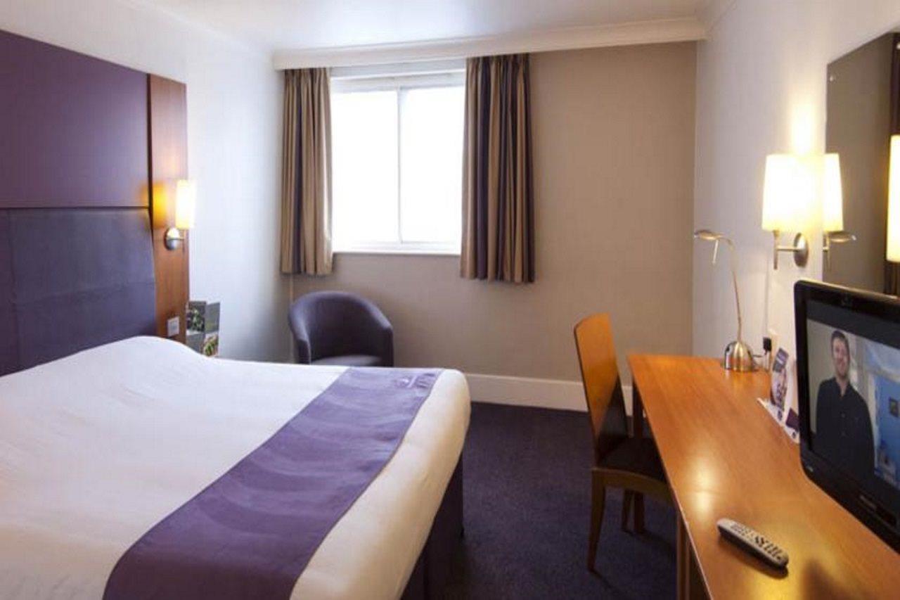 Premier Inn London Croydon Town Centre Exterior foto