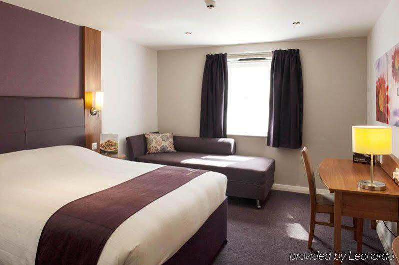 Premier Inn London Croydon Town Centre Exterior foto